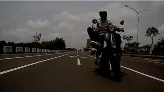 台南女騎士遭怪男惡意逼車倒地摔傷   警追查涉案男子