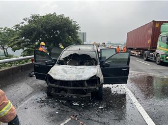 國3北上土城路段火燒車 駕駛及時逃生