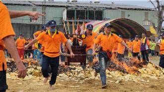 桃園福海宮飛輦轎、過金火納福 列民俗無形文化資產