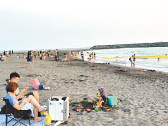 旗津沙灘再爆油汙 高市府挨轟螺絲鬆了