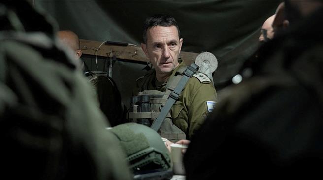 以色列国防军总参谋长哈勒维（Herzi Halevi）15日说，伊朗对以色列发动的飞弹和无人机袭击「史无前例」，将「遭到回应」。（路透社）