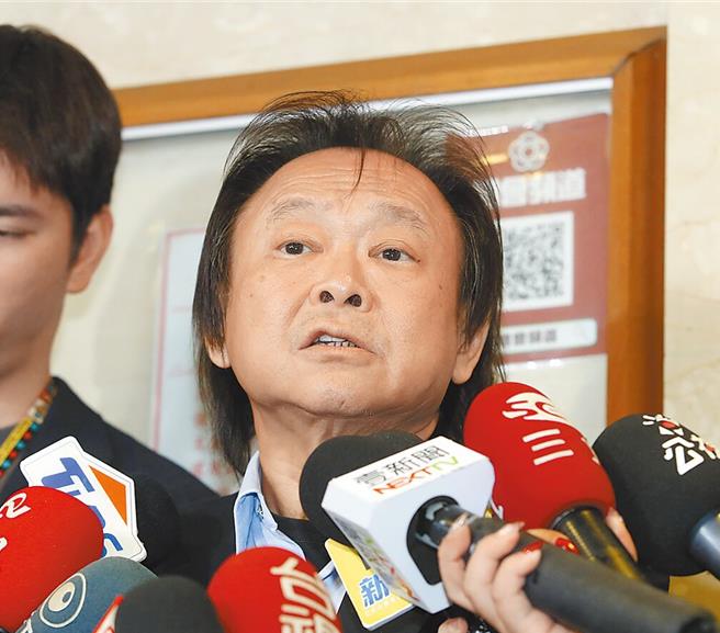 民進黨立委王世堅發言時，反對割地的當地里長數度打斷他的發言，引發口角衝突，王世堅也破口大罵，要辯論我在外面等你，最後在主席制止後才平息。（本報資料照片）