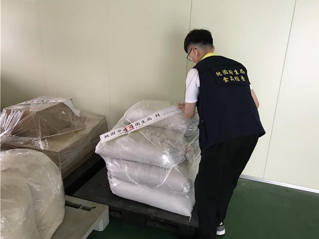 桃园市卫生局查获恒佳实业公司「青辣椒粉（有效日期2026.03.10）」含苏丹3号24ppb。（卫生局提供／蔡依珍桃园传真）