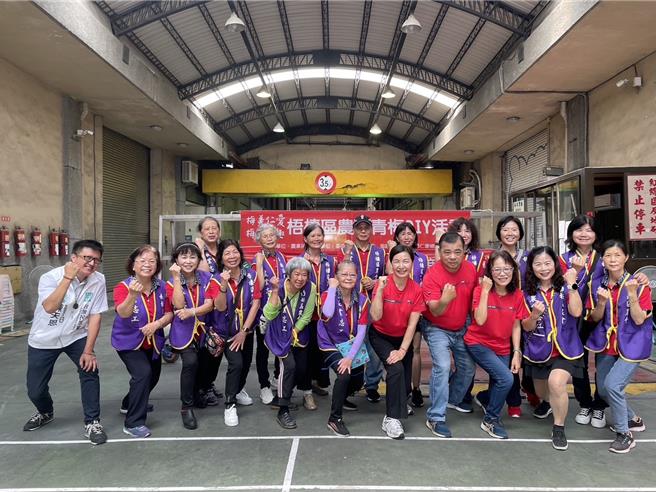 梅子盛产季来临，台中梧栖农会携手南投仁爱乡农会举办酿酒活动。（梧栖区农会提供／陈淑娥台中传真）