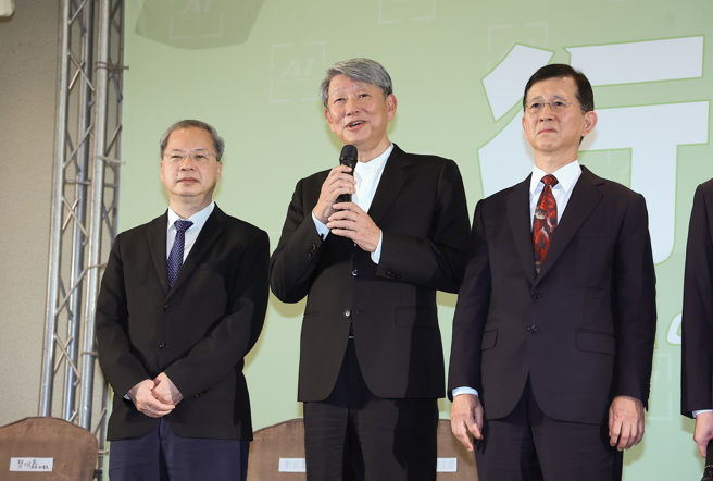 郭智辉（中）将担任新内阁经济部长。（图／陈信翰摄）