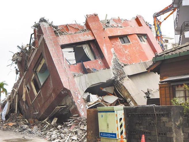 勞動部官員表示， 事業單位為災後救助及後續復原重建工作，可以適用《勞動基準法》天災出勤規定，不受正常工時規定或例假日不得出勤等限制，但仍要符合相關程序，如要求勞工於例假日、國定假日或特休日出勤，除了給付加班費外還要於7天內給予補假休息。（報系資料照）