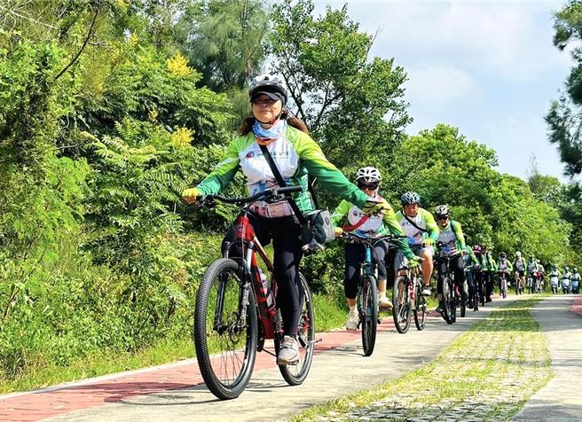 「2024单车的香格里拉-金门国家公园自行车生态乐骑3日游」活动今年度共推出8个梯次，并于4月28日上午9时开始接受网路报名。(图／金管处提供)