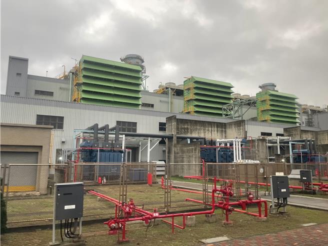 大潭電廠8號機組跳機，廠長今解釋原因強調不影響供電。（呂筱蟬攝）
