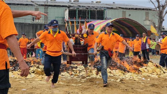 竹围福海宫主祀辅信王公，于农历3月8日举行辅信王公圣诞庆典。（姜霏摄）