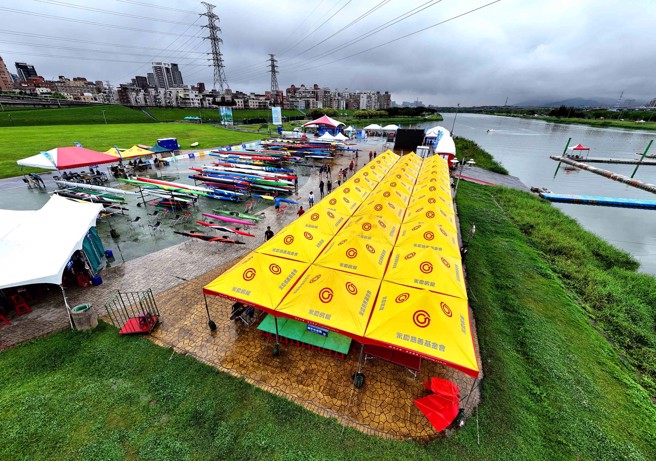 永庆房屋赞助113全中运活动经费和物资，与年轻小将站在一起，在赛场上用诚实拚战精神争取荣誉。(图/永庆房屋提供)