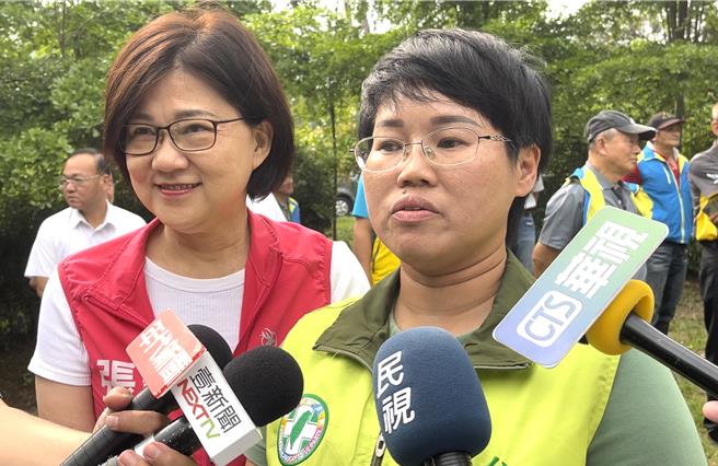 民進黨台中市議員張玉嬿（右），首度表達競逐台中市黨部主委意願。（王煌忠攝）