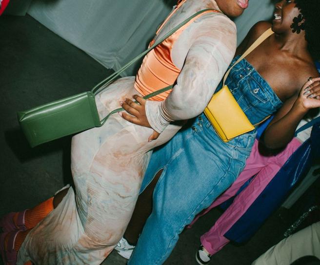 Walk With Me是來自西班牙巴賽隆納的工作室，每個品項都是80%以上回收塑料再製的未來皮革打造。（Pinkoi提供）