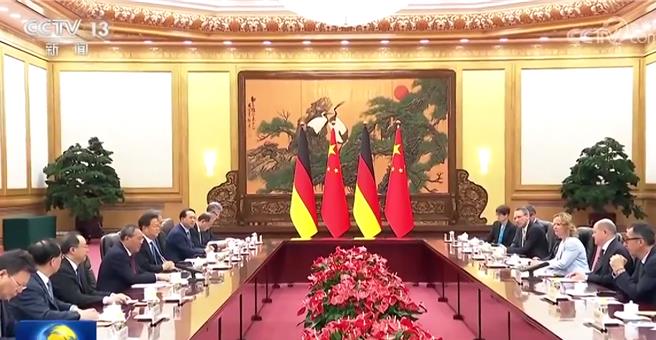 中国国务院总理李强16日下午会晤来访的德国总理萧兹。（摘自大陆央视画面）