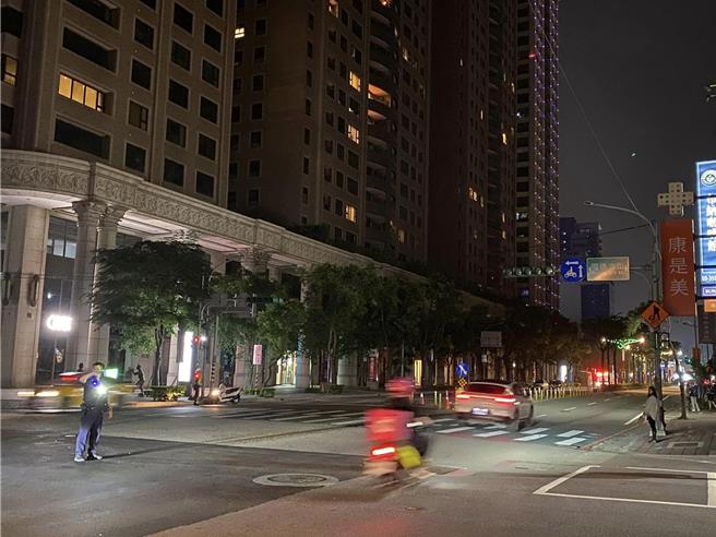 桃园艺文特区晚间7045户大停电，凌涛忧全台限电风暴将起。(凌涛提供／蔡依珍桃园传真)