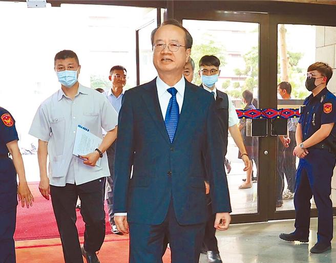 司法院院長許宗力15日前往士林地院視察慰問，呼籲法官注意身心健康，「多多參與戶外活動，不要把自己整天綁在辦公室」，卻惹怒基層法官。（資料照片/陳俊吉攝） 