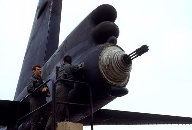 早期B-52轰炸机的尾炮，M61火神式机炮。(图/美国空军)