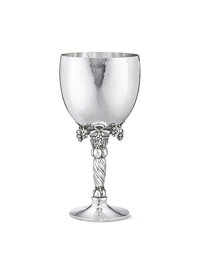 乔治杰生银雕系列编号263A「葡萄高脚杯」，14万元。（Georg Jensen提供）