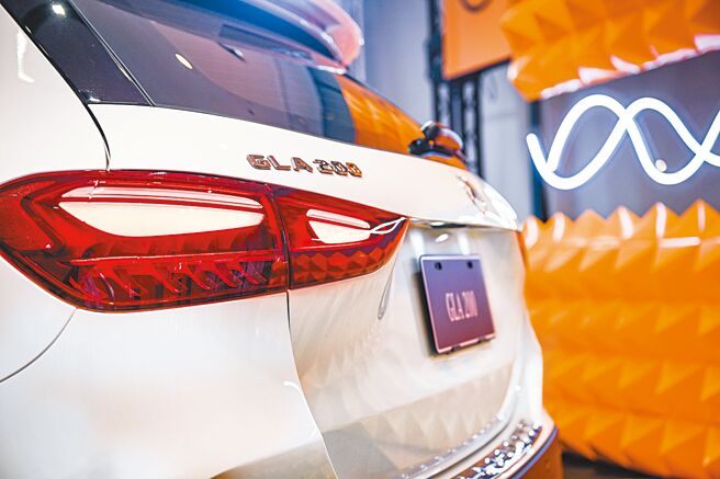 GLA配備新世代休旅家族前後燈組設計。（台灣賓士提供）