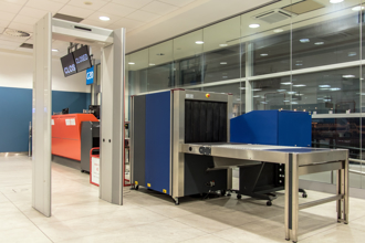 女子投訴安檢要求「拿出胸部假體」 機場回應超傻眼