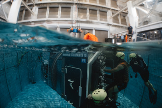 直擊飛行員怒海求生訓！造浪池超真實棄艙  分秒必爭水中脫逃術曝光