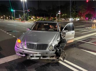 未依標線指示行駛 賓士車衰被撞車頭爛