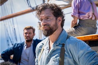 亨利卡維爾喜當爸！新片拯救險墜海男星被讚「救命恩人」