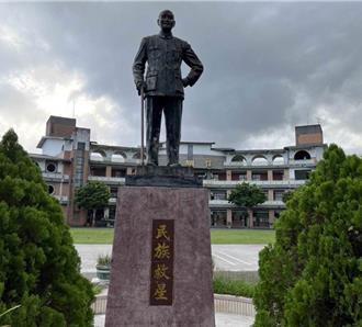 反對拆軍中蔣公銅像 邱國正：若沒違法為何要變？