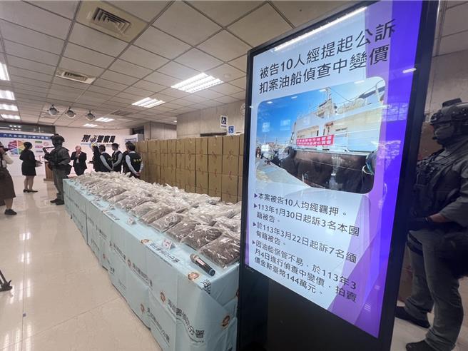 行政院長陳建仁至刑事局檢視各單位查緝大麻成果。（林郁平攝）