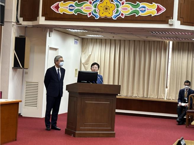 金管会主委黄天牧、财政部长庄翠云(图／吴静君摄)