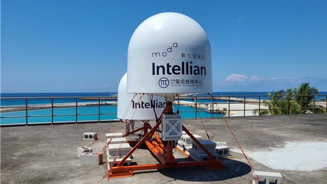 數位部及所屬財團法人電信技術中心（Telecom Technology Center，TTC）日前在太平島上正式開通SES中軌衛星訊號，並偕同中華電信於16日啟用島上Wi-Fi與行動網路服務，總傳輸頻寬可達25Mbps。（數位部提供）