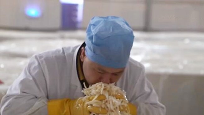 闻臭师年薪高达220万台币。(图/央视网)