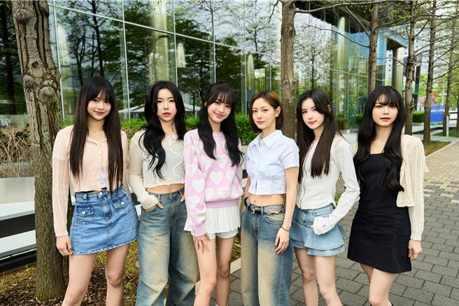 幻藍小熊16日赴韓國SBS Medianet電視台觀摩節目，左起Nico、Ayeon、采甄、XXIN、毓、許媛媛。（天空娛樂提供）