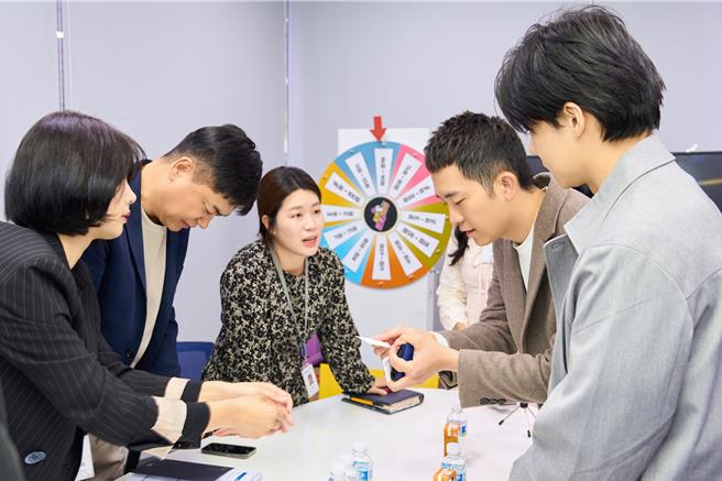 天空娛樂營運長大剛及執行長于傳勇拜會SBS Medianet 的 CEO執行長 LEE SANG SU。（天空娛樂提供