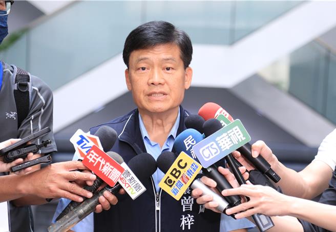 台中市卫生局长曾梓展17日表示，目前已取得「和牛EMPEROR」相关库存资料，将请日文专家协助解读。（林欣仪摄）