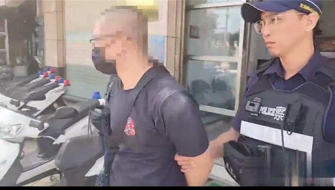 有毒品、竊盜前科的43歲楊姓犯嫌疑似在1樓樓梯間縱火。（警方提供／吳佩蓉宜蘭傳真）