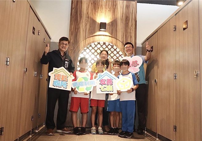 高雄市积极争取中央竞争性补助计画，近年争取到的校园改造预算包括「通学道」、「厕所整建」与「操场跑道」等经费。（高市教育局提供／杨舒婷高雄传真）