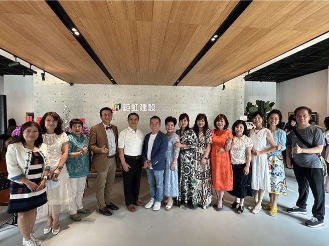 「鉅虹美學館」油畫創作聯展與「美夢成真」雕塑展，從即日起展出至8月底。（業者提供）