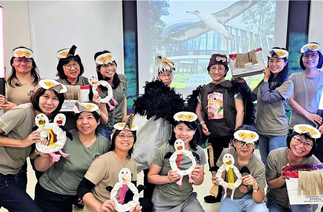 荒野保護協會「環教劇場」將帶大小朋友透過主題式情境活動，認識塑膠汙染對地球。（新北市圖提供）