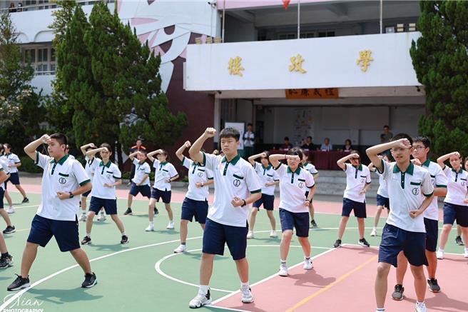 苗栗县竹南镇君毅中学有教学生练莒拳传统，17日，校方举办年度莒拳道比赛。（君毅中学提供／谢明俊苗栗传真）