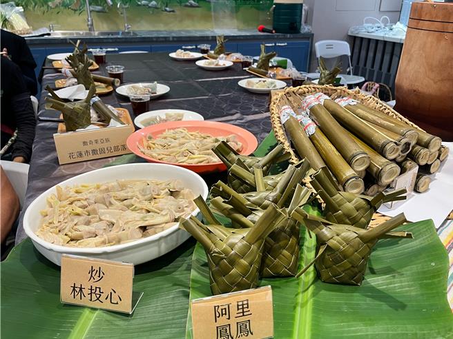 「发芽」新书发表会现场，农改场也与族人分享更多书提及的农耕知识与饮食文化。（王志伟摄）