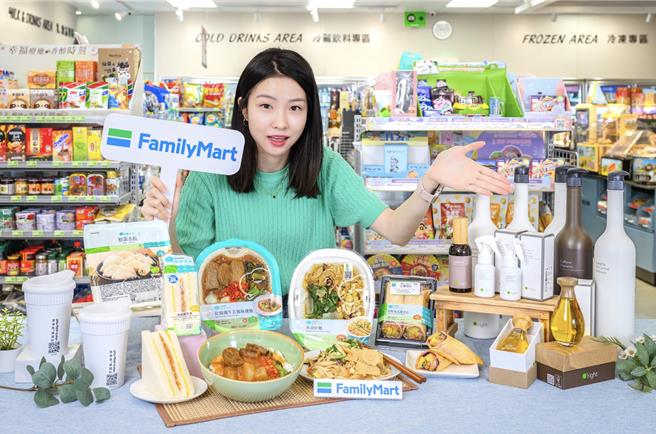 全家响应世界地球日，透过零碳用品、减碳蔬食、循环容器打造绿色生活。（全家提供／朱世凯台北传真）