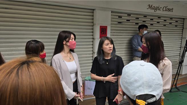 民进党台北市议员顏若芳指出，被害民眾警觉魔法衣橱无预警歇业后，随即筹组自救会，她也接获数十名被害者陈情。（台北市议员顏若芳提供／刘彦宜台北传真）