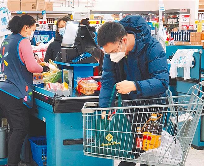 环境部回应，会讨论开发票店家、传统市场、夜市、早餐店纳入限塑范围的可行性，明年会针对各方有共识的部分，公布草案。（本报资料照片）