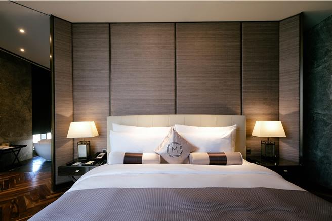 民眾提供結婚10週年證明，或是4月17生日或當天為結婚登記日，滿足任一條件者可享天際套房限量優惠價13，888元。(國泰飯店觀光事業提供)