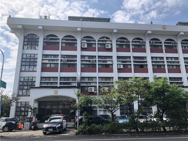 麻豆警分局官田分駐所正、副所長17日交接。（民眾提供／寶智華台南傳真）