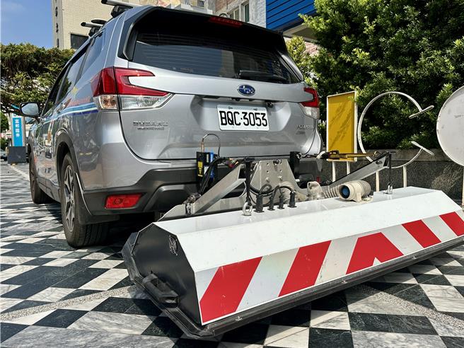 透地雷达技术广泛运用在道路检测，日本GEO SEARCH株式会社带来技术，为帮助花莲在0403地震后确认道路安全无虞。（王志伟摄）