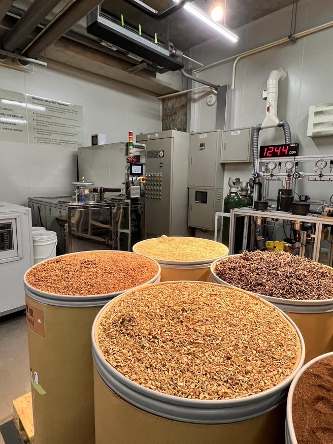 本土清潔用品「歐萊德O’right」所有產品達到零碳排，工廠設有台灣農產品萃取實驗室。（吳奕萱攝）