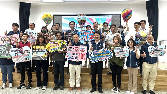 為提升民眾參與機車駕訓意願，高雄監理所聯合台東縣政府加碼補助，學生享專案免學費。（蔡旻妤攝）為提升民眾參與機車駕訓意願，高雄監理所聯合台東縣政府加碼補助，學生享專案免學費。（蔡旻妤攝）