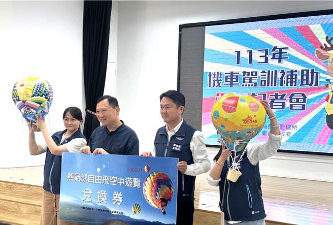 為提升民眾參與機車駕訓意願，高雄監理所聯合台東縣政府加碼補助，學生享專案免學費。（蔡旻妤攝）