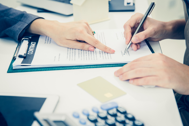 银行行员会观察借贷者的一举一动，从而发现犯罪可能。（示意图：shutterstock／达志）